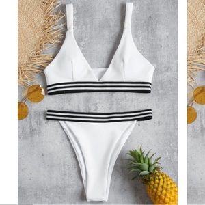✨3/$30✨ Zaful Ribbed Contrast Stripe Bikini